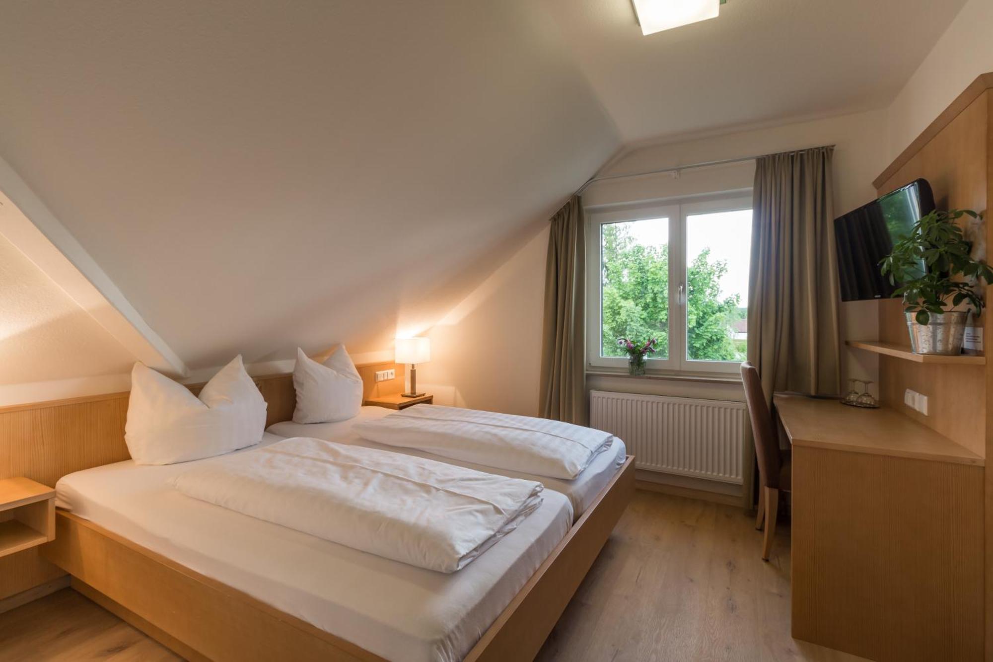 Gaestehaus Burgblick Bed & Breakfast Bisingen Room photo